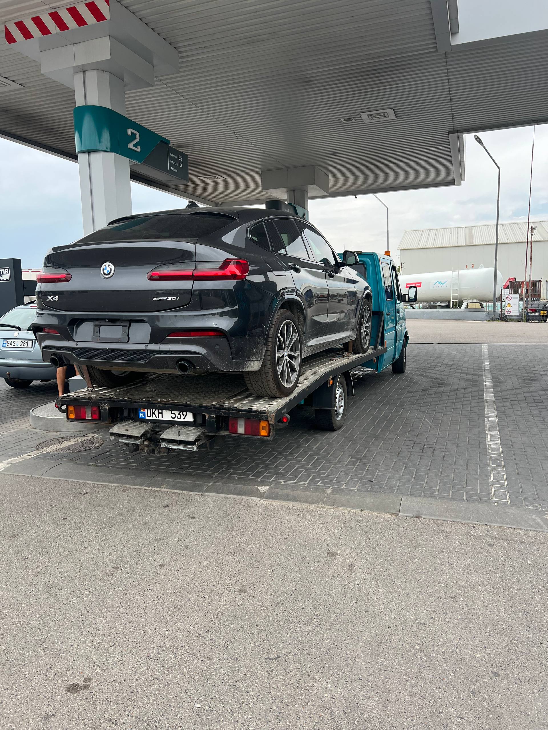 Servicii evacuator Moldova - transport vehicul avariat